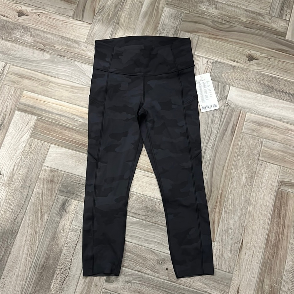SZ 8 NWT Lululemon Fast & Free Crop